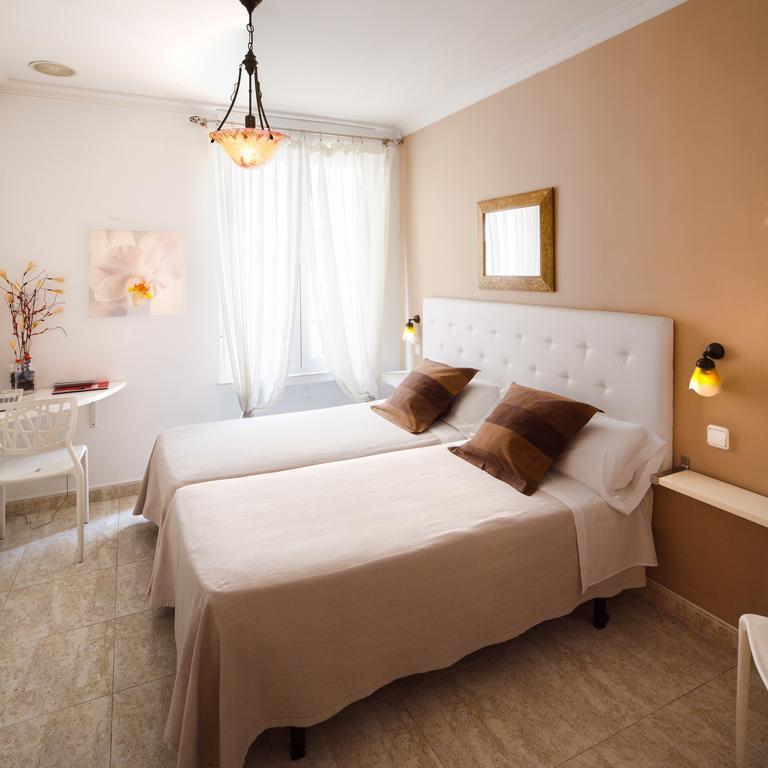 Habitación Doble con baño - 2 camas